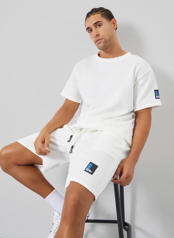 ستايلي طقم منسق من تيشيرت و شورت بنسيج